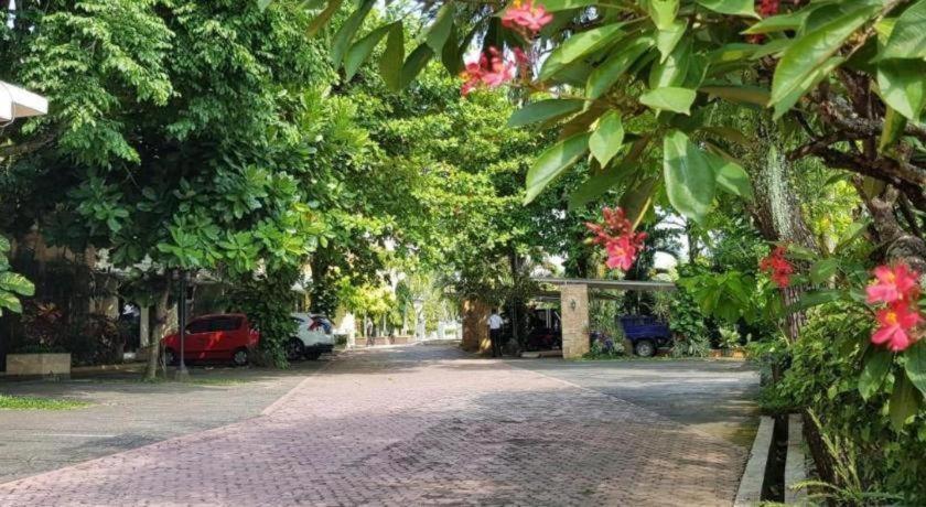 Hotel Sulawesi Jembel Eksteriør billede